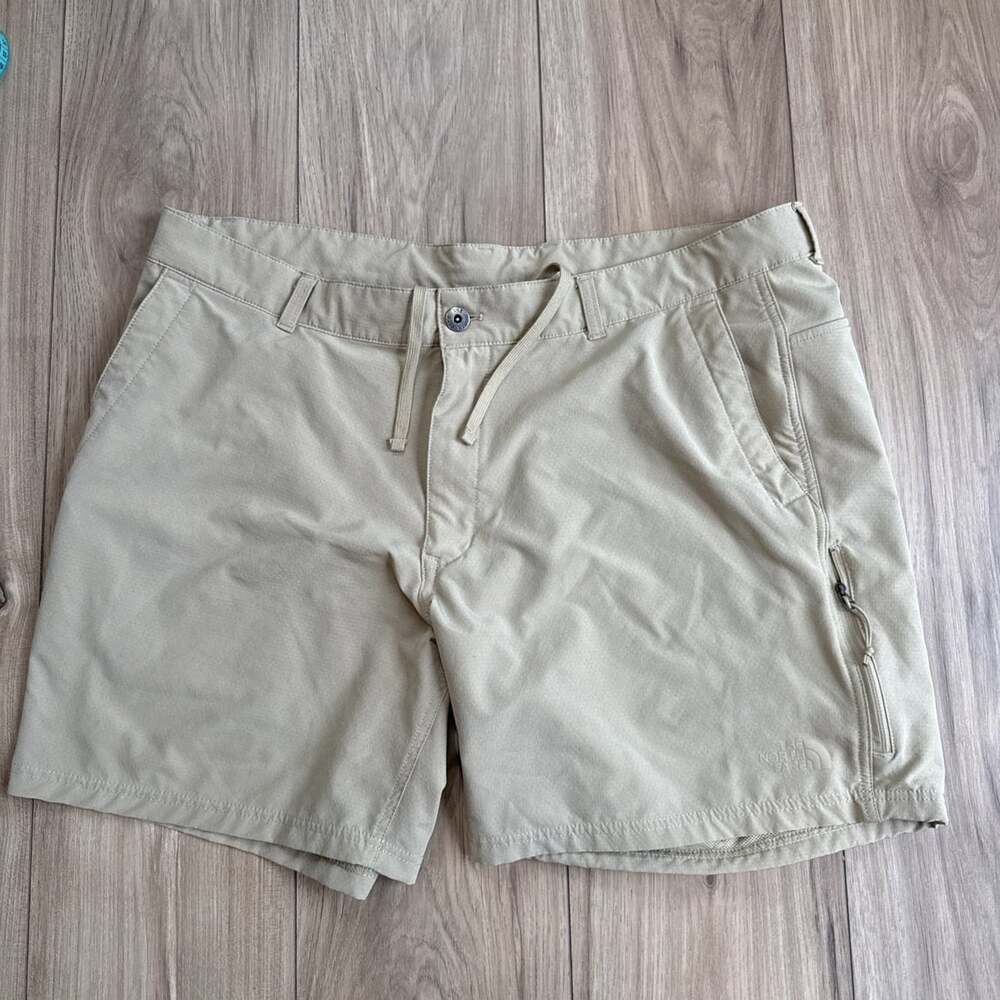 The North Face rolling Sun Shorts Tan FlashDry Mens Size 40 Inseam 7in Outdoor